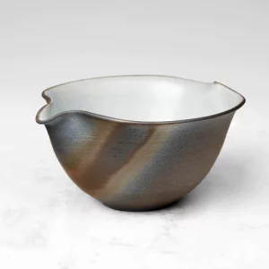 Chawan mit Ausgießer des Shigaraki-Handwerkers