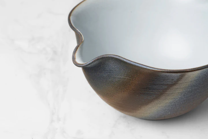 Chawan à bec verseur d'artisan de Shigaraki – Image 3